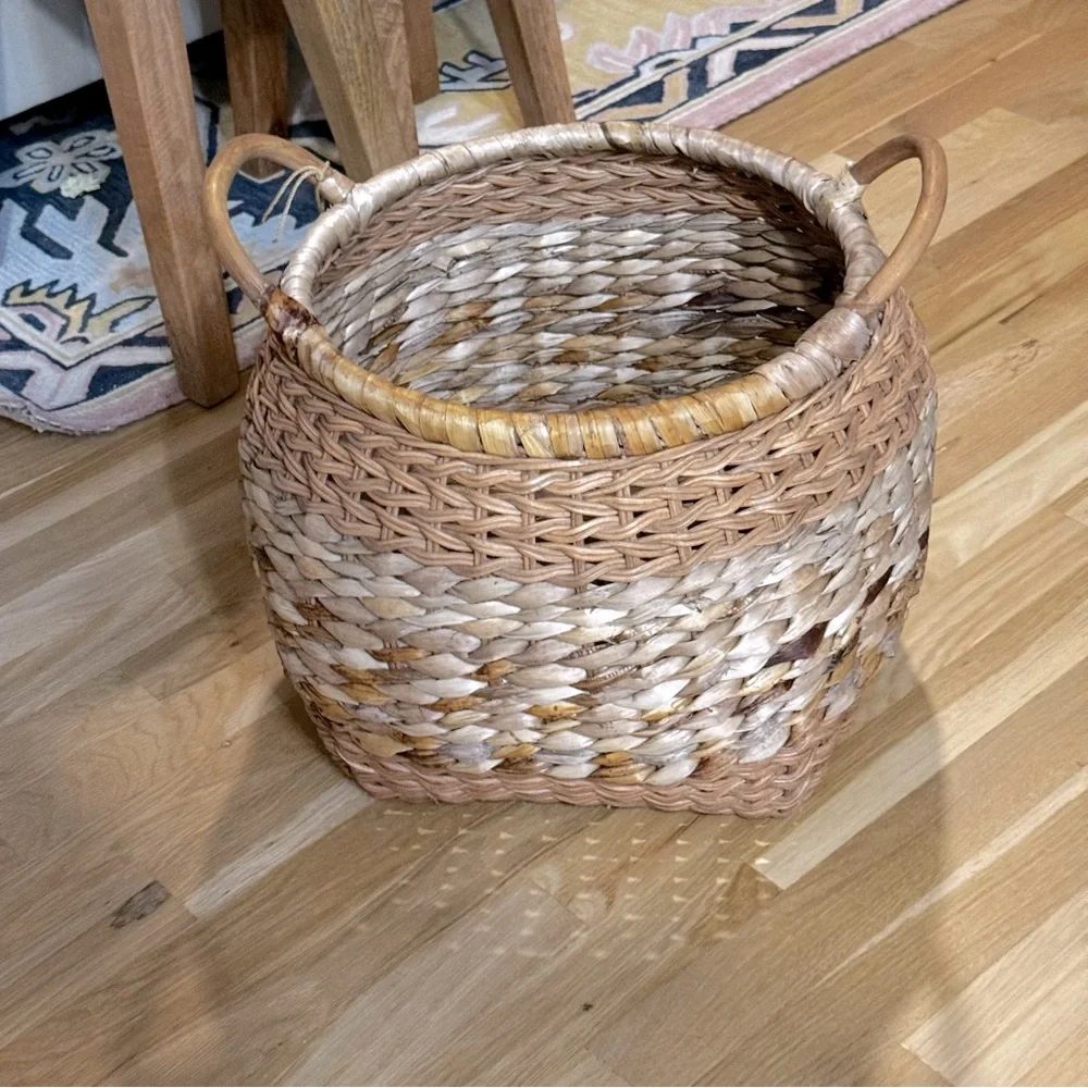 1/ Small Woven Basket with Handles - Threshold  Studio McGee